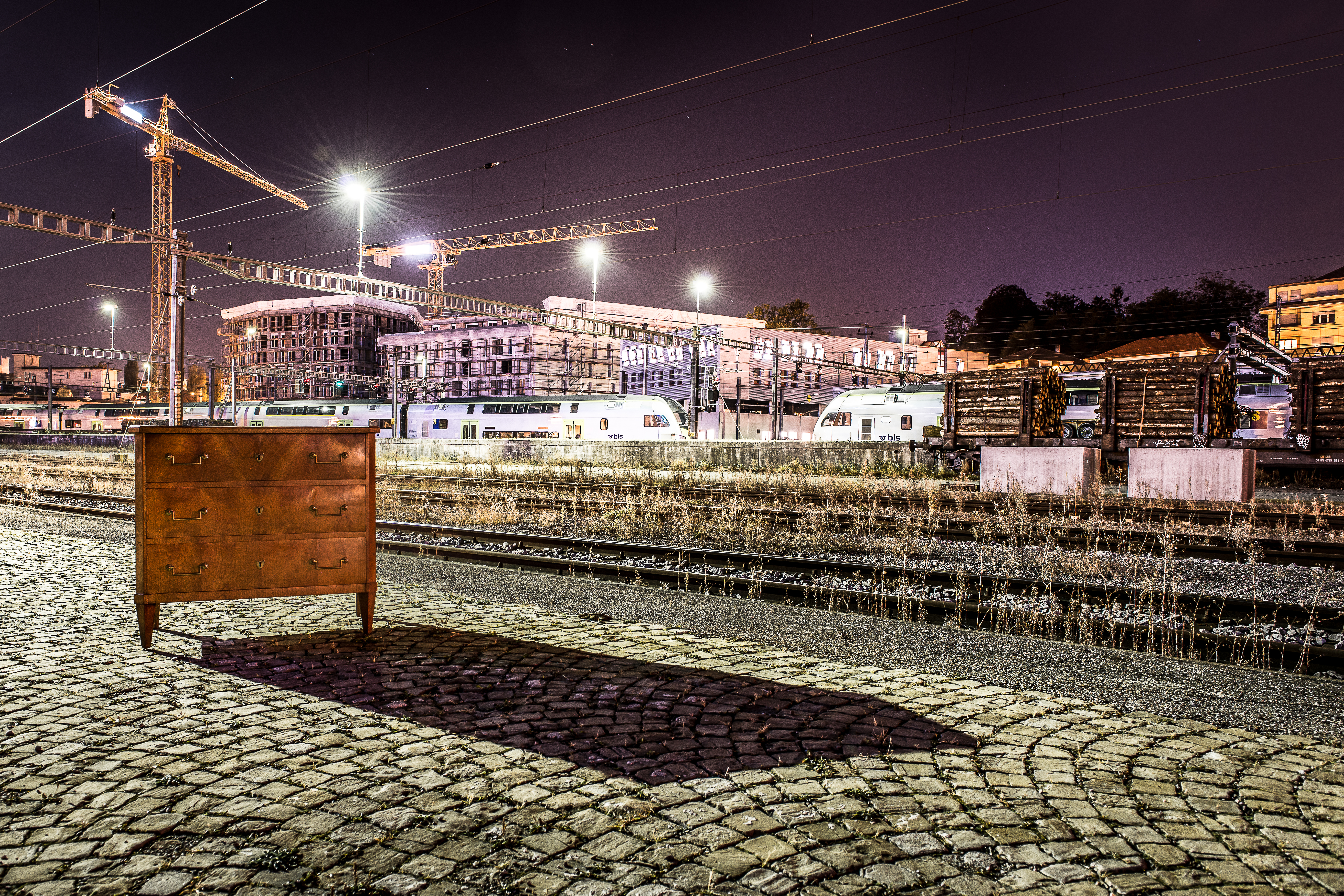 Au péché du mobilier – click to enlarge the panorama picture