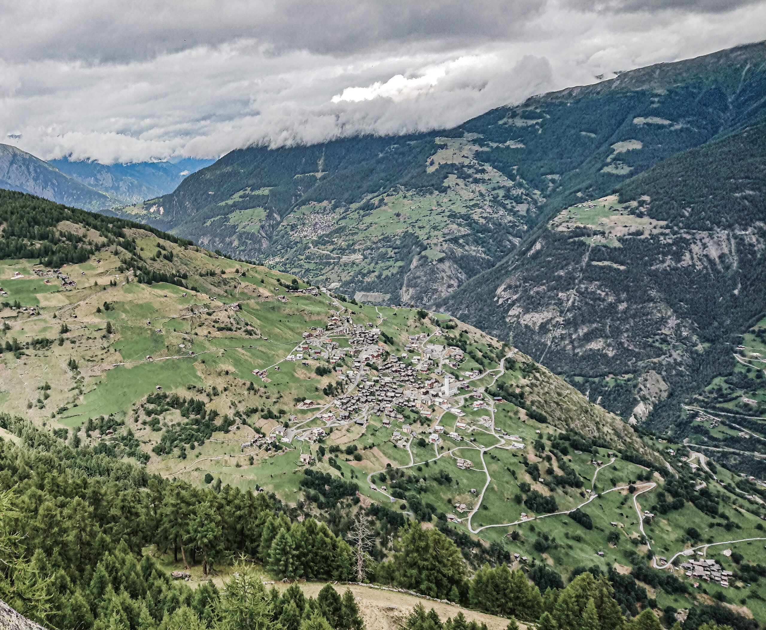 Weisshorn | Berghotel + Restaurant - Klicken, um das Panorama Bild vergrössert darzustellen