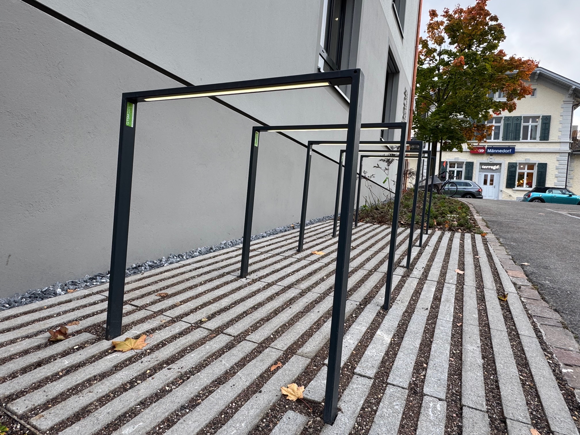 Velobügel / Fahrradständer: www.gtsm.ch/de/1620-velo-anlehn-buegel-453-gate-reihenanlage.html - arceaux à vélos / râtelier: www.gtsm.ch/fr/1620-appui-velo-453-gate-ratelier-parc-bicyclette.html-Logo