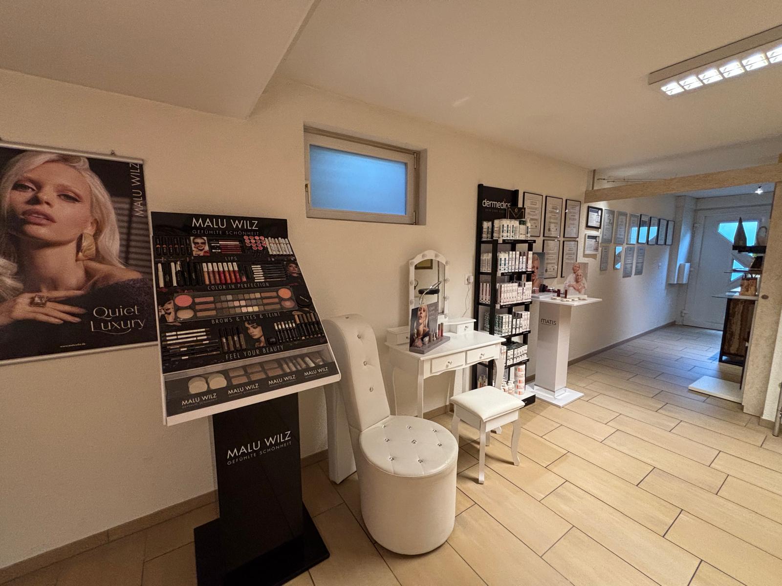 Cosmetic Eveline Fässler - Klicken, um das Panorama Bild vergrössert darzustellen