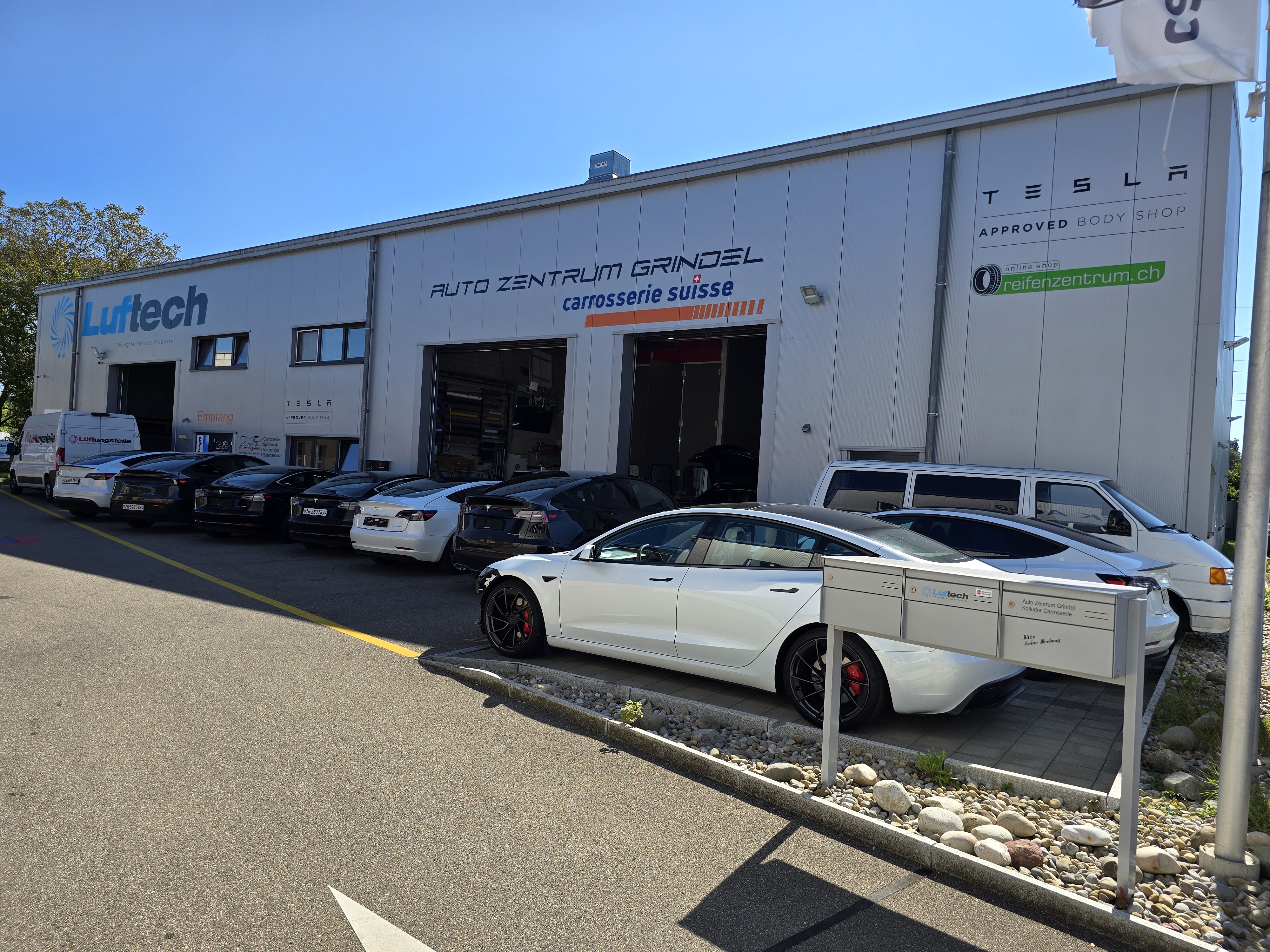 Auto Zentrum Grindel GmbH Carrosserie Spritzwerk Garage - Klicken, um das Panorama Bild vergrössert darzustellen