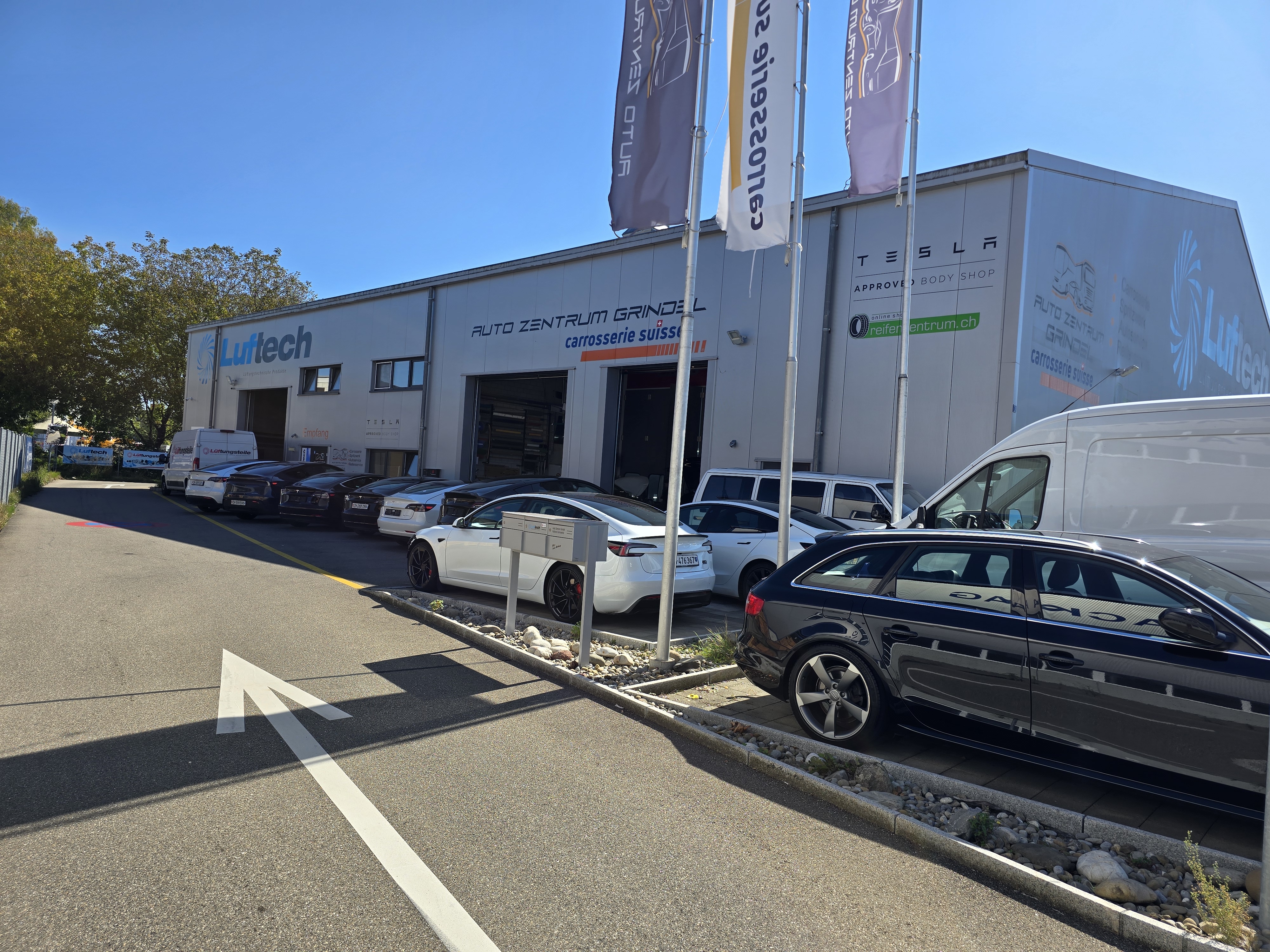 Auto Zentrum Grindel GmbH Carrosserie Spritzwerk Garage - Klicken, um das Panorama Bild vergrössert darzustellen
