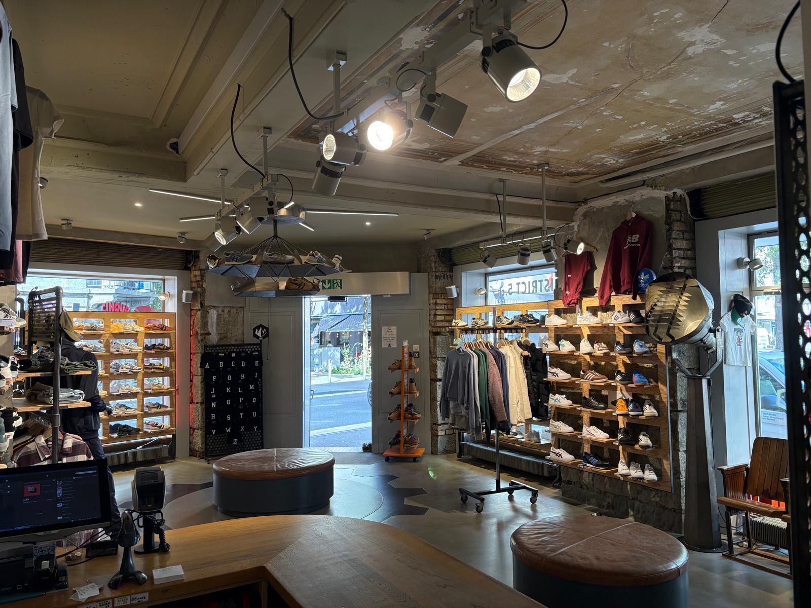 District 5 sneakerstore – click to enlarge the panorama picture
