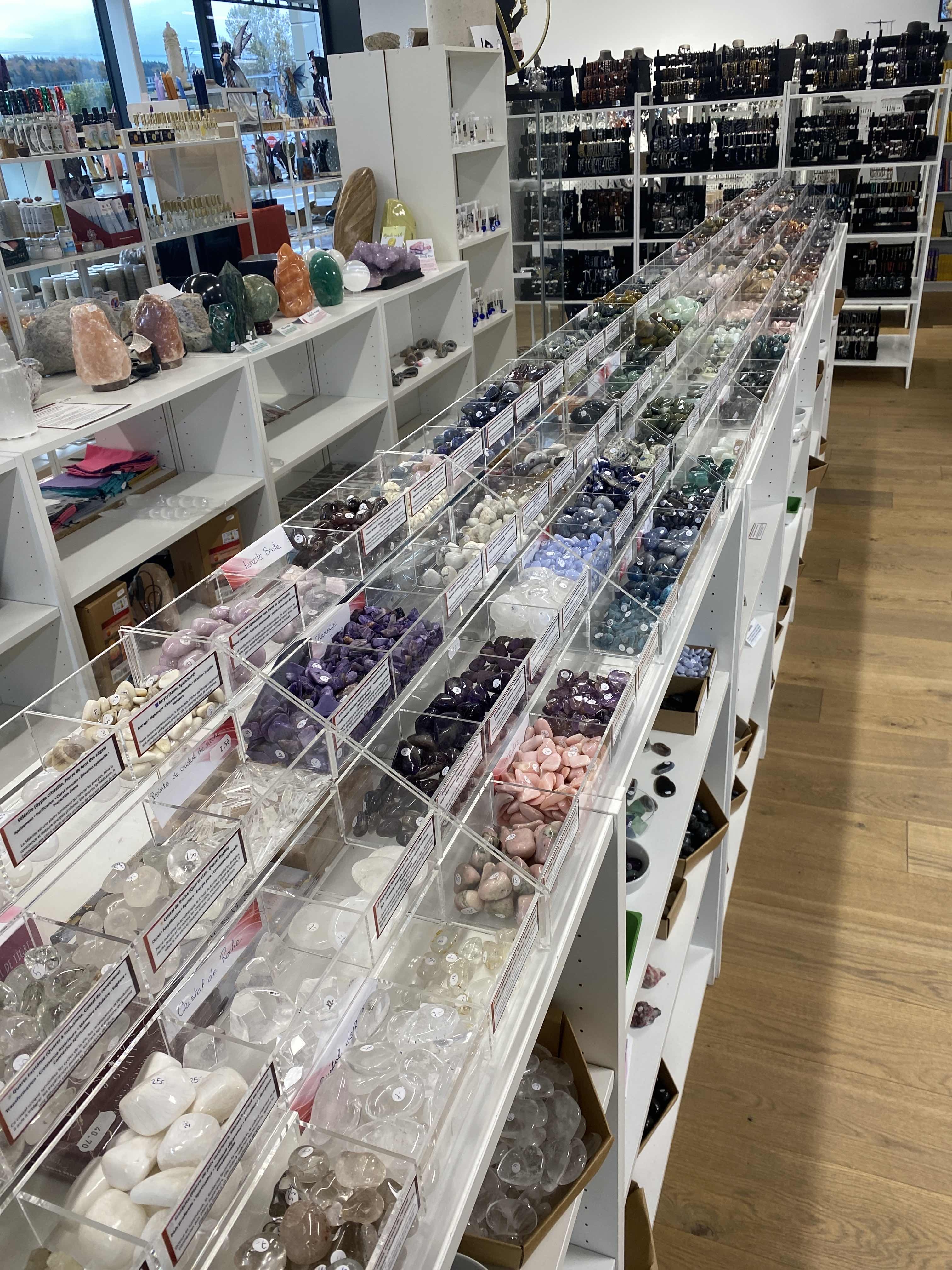 Boutique ésotérique Bougie Rouge – click to enlarge the panorama picture