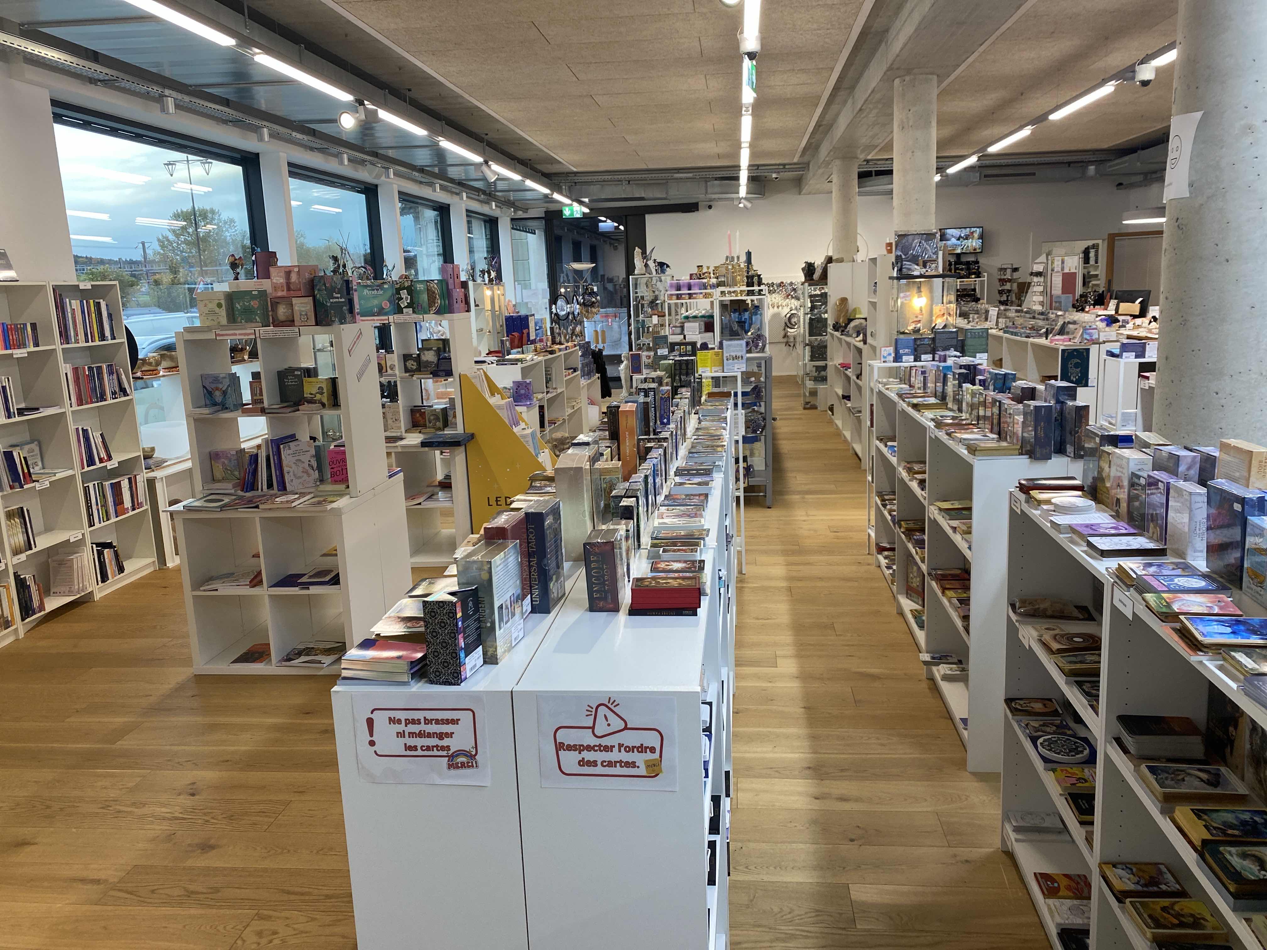 Boutique ésotérique Bougie Rouge – click to enlarge the panorama picture