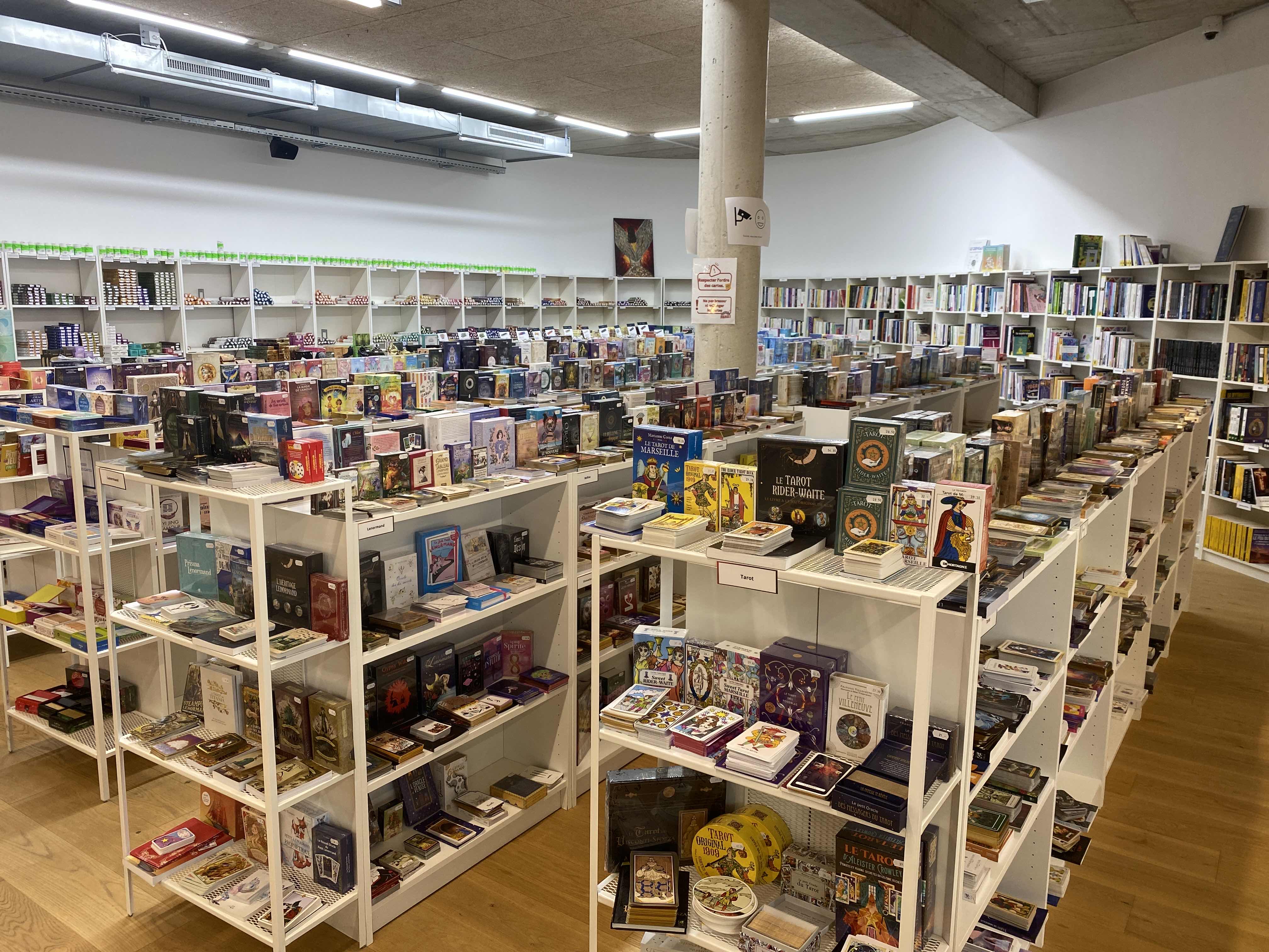 Boutique ésotérique Bougie Rouge – click to enlarge the panorama picture