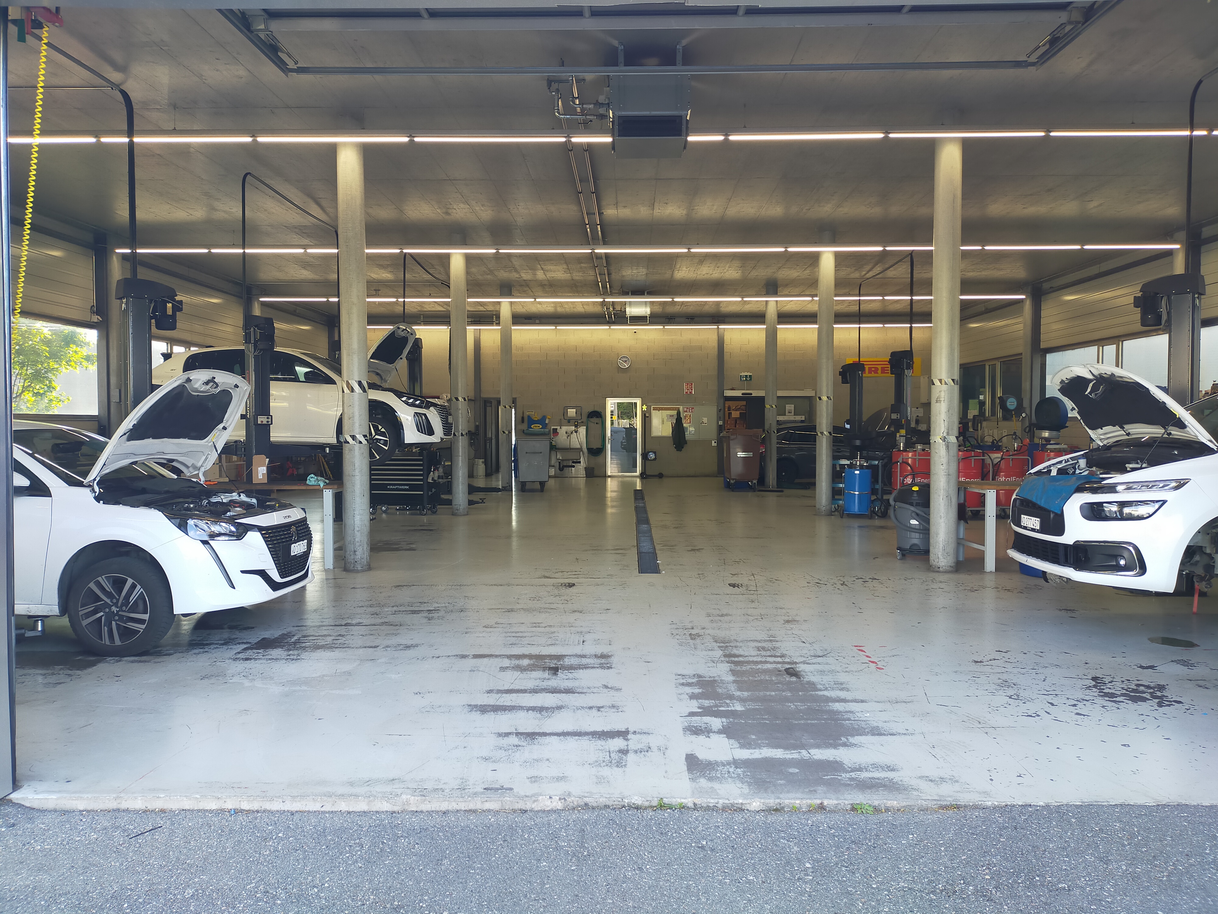 Garages Hotz SA Yverdon-les-Bains - Klicken, um das Panorama Bild vergrössert darzustellen