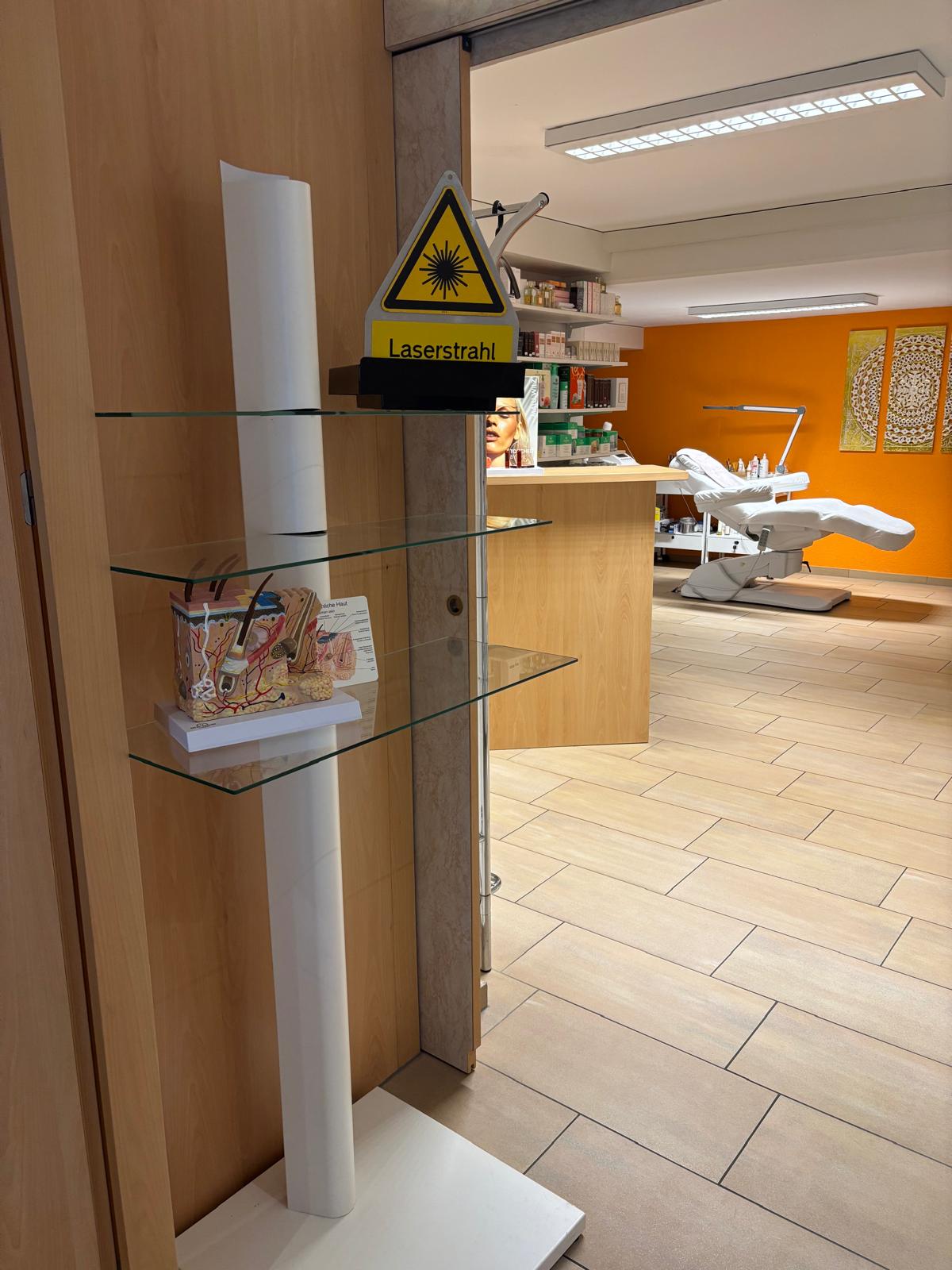 Cosmetic Eveline Fässler - Klicken, um das Panorama Bild vergrössert darzustellen